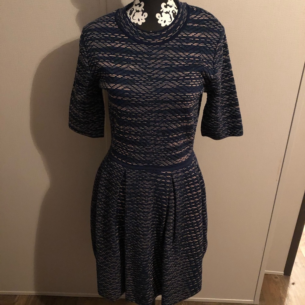 Look at this dress!! 😍